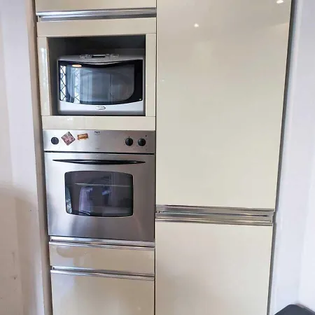 Beautiful 2-bed In Appartamento *