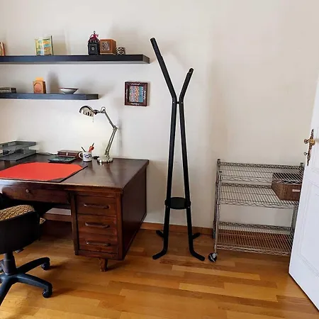 Beautiful 2-bed In Roma