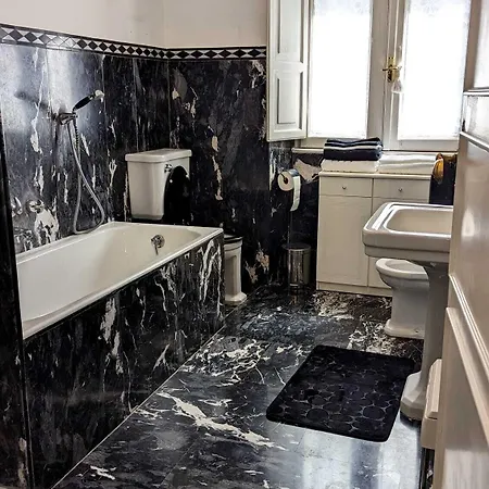 Beautiful 2-bed In